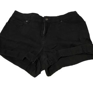 Time & Tru Women’s Black Shorts